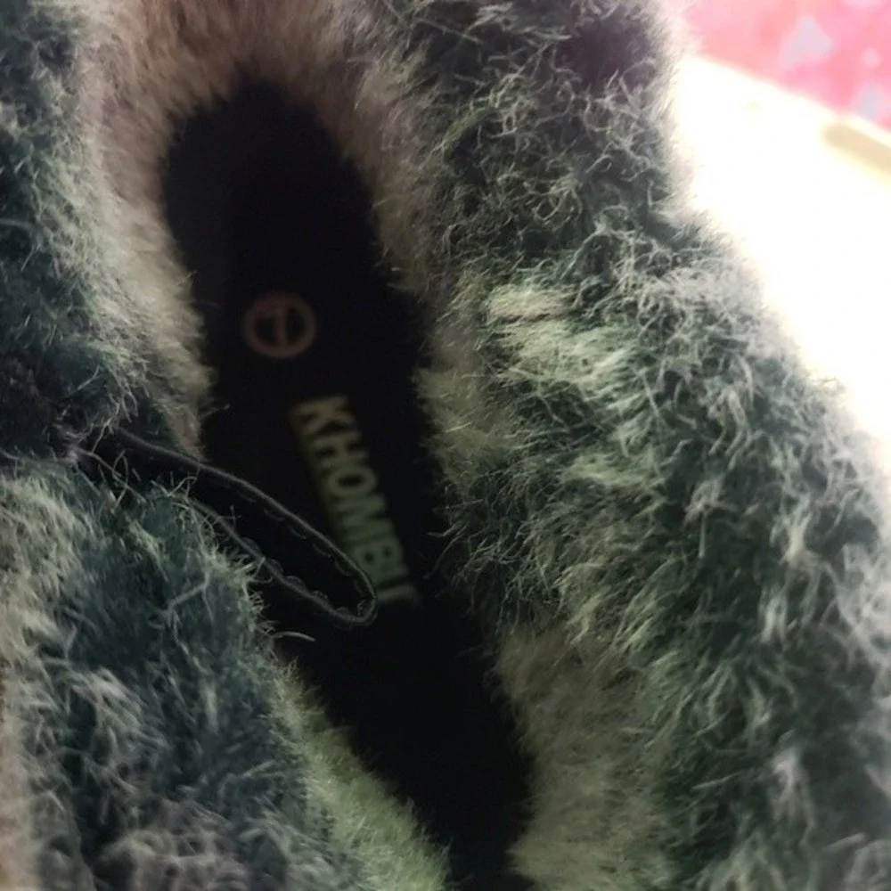 Khombu Women's Black Suede Gray Faux Fur Ankle Boots Size 7M - Picture 9 of 9